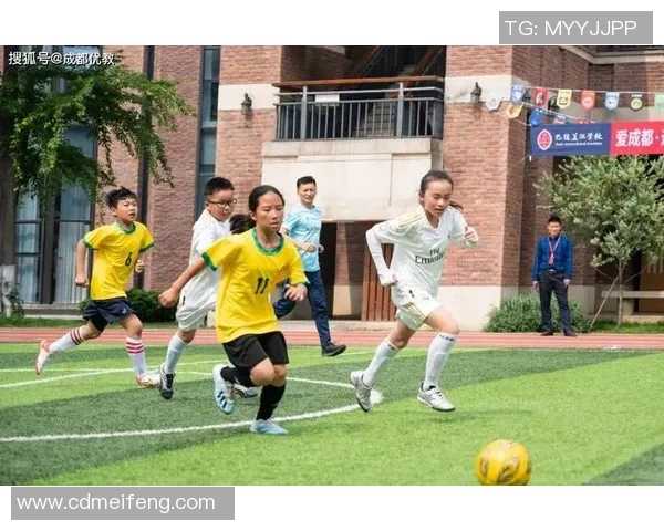 广州花式足球表演精彩纷呈展现足球艺术魅力与运动激情